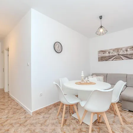 Plantosar By Interhome Vir