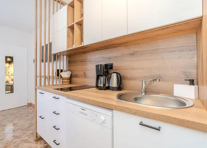 Plantosar By Interhome فير