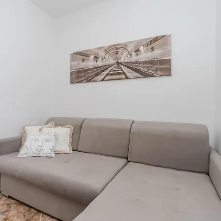 Plantosar By Interhome * Vir